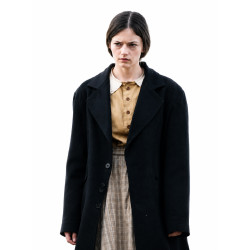 Mackenzie Foy The Isolate Thief 2026 Black Coat