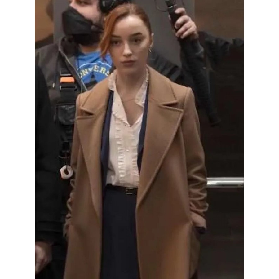 Phoebe Dynevor Fair Play Coat AmericaSuits phoebe-dynevor-fair-play-coat-americasuits
