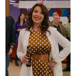 Firefly Lane S02 Tully Hart White Coat