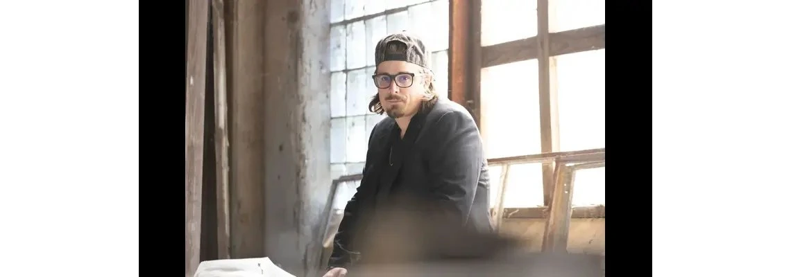 Unpacking the Raw Emotion of  Hardy'Wait in the Truck Lyrics Commentary