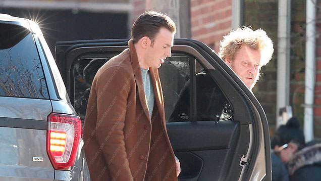 Knives-Out-Chris-Evans-Wool-Coat(2)